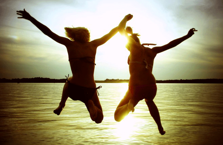 women-jumping-with-sun